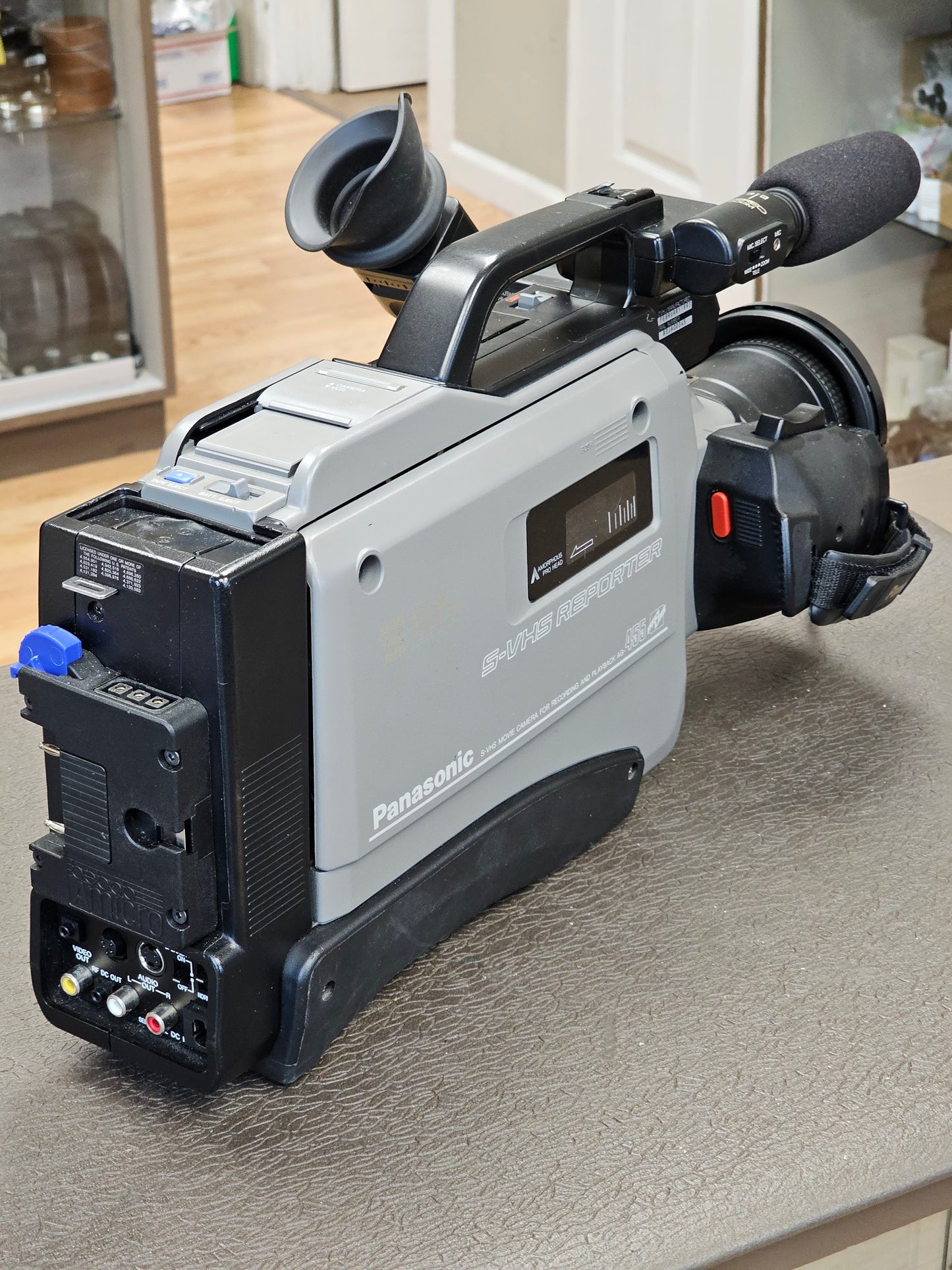 Panasonic AG-455P Reporter S-VHS Analog Camcorder S# B3HB00919 with Bebob Anton Bauer Battery Modification