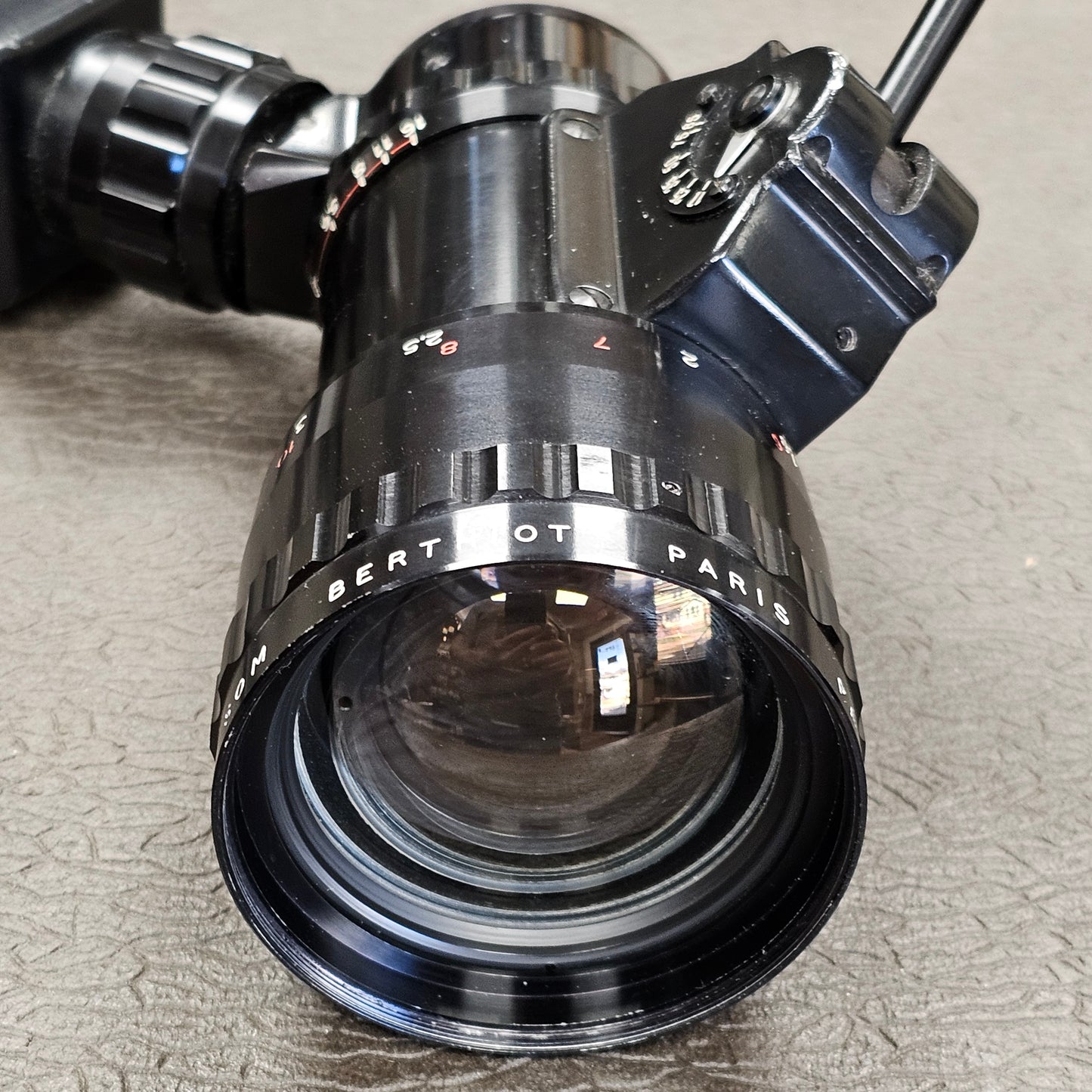 Som Berthiot Pan Cinor 17-85mm T2.66 C-Mount Zoom lens with Dogleg Viewfinder S# CC 7369