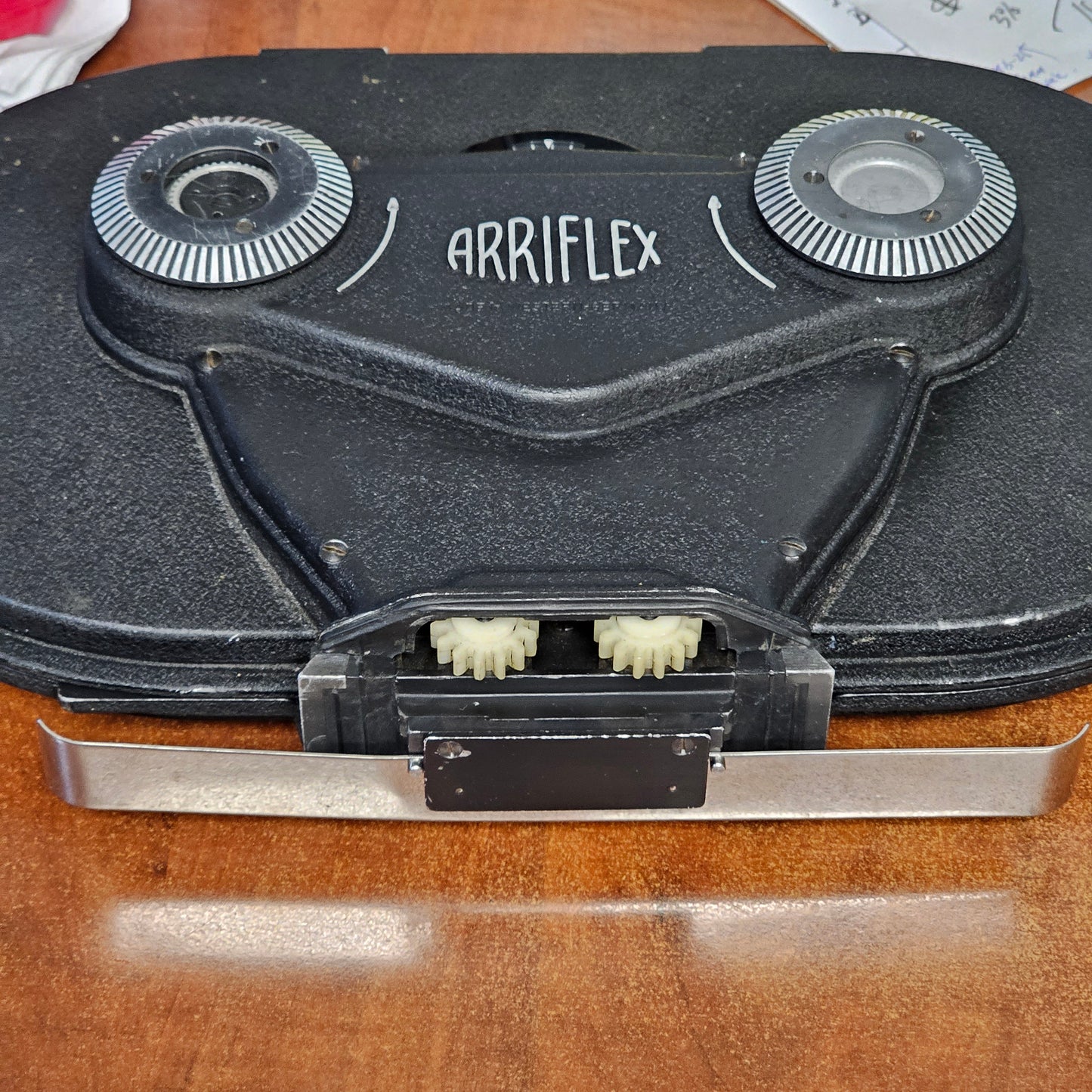 Arriflex 16BL Magazine loop guard