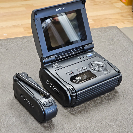 Sony GV-S50 4" Video 8/ Hi8 Recorder Monitor / Clamshell Player ( NTSC ) Video Walkman S# 1013520