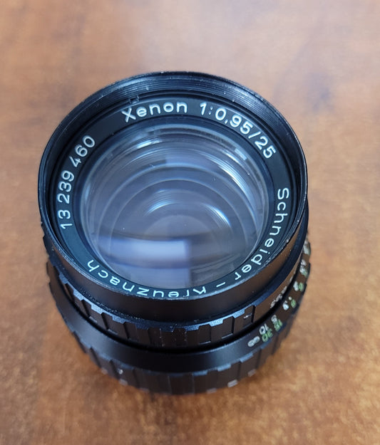Schneider-Kreuznach Xenon 25mm F0.95 C Mount lens S# 13239460