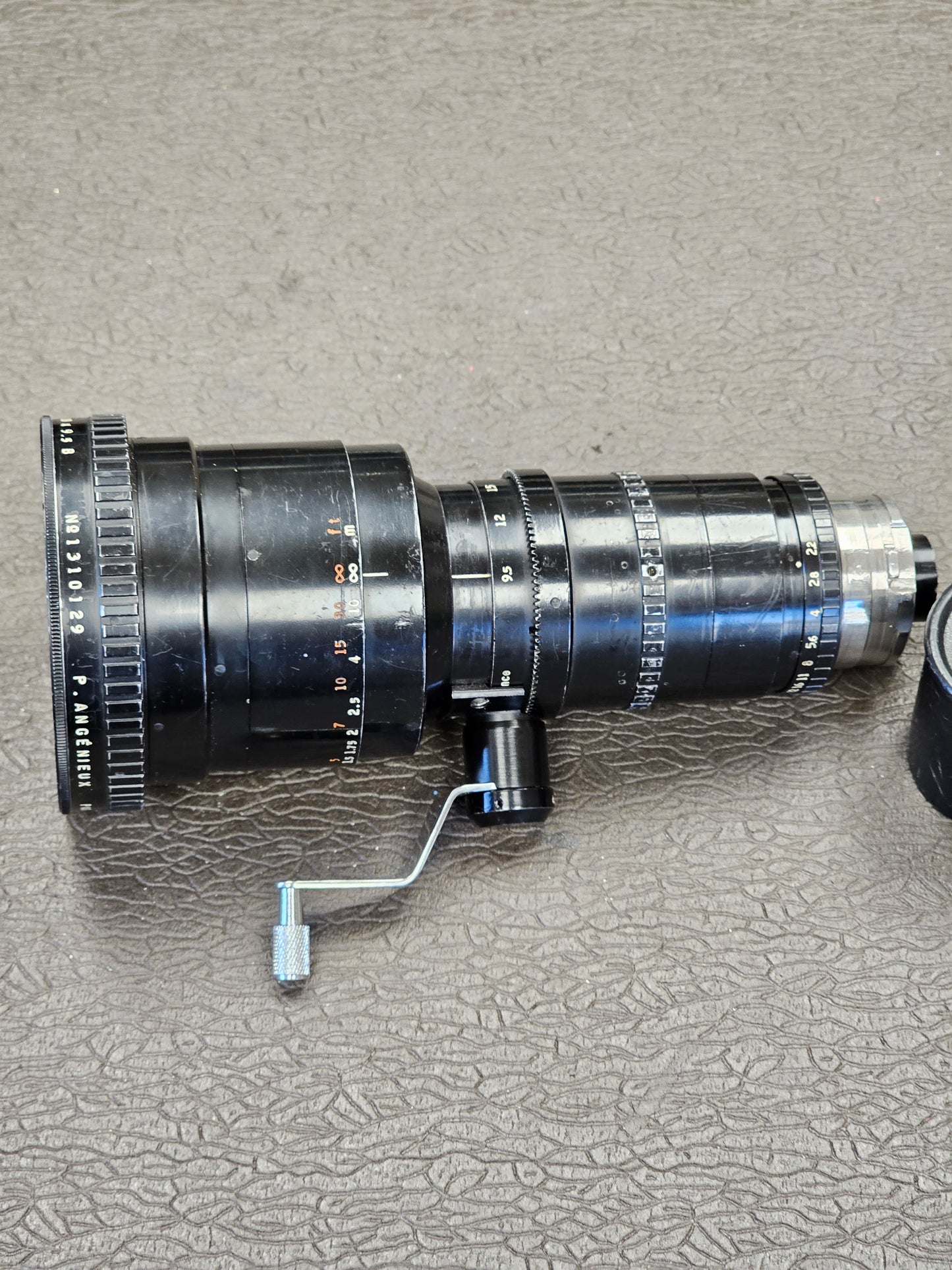 Angenieux 9.5-95mm T2.8/F2.2 Zoom lens Arri Bayonet Mount S# 1310129