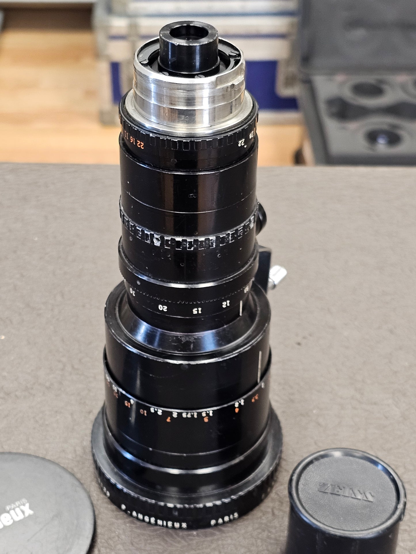 Angenieux 9.5-95mm T2.8/F2.2 Zoom lens Arri Bayonet Mount S# 1310129