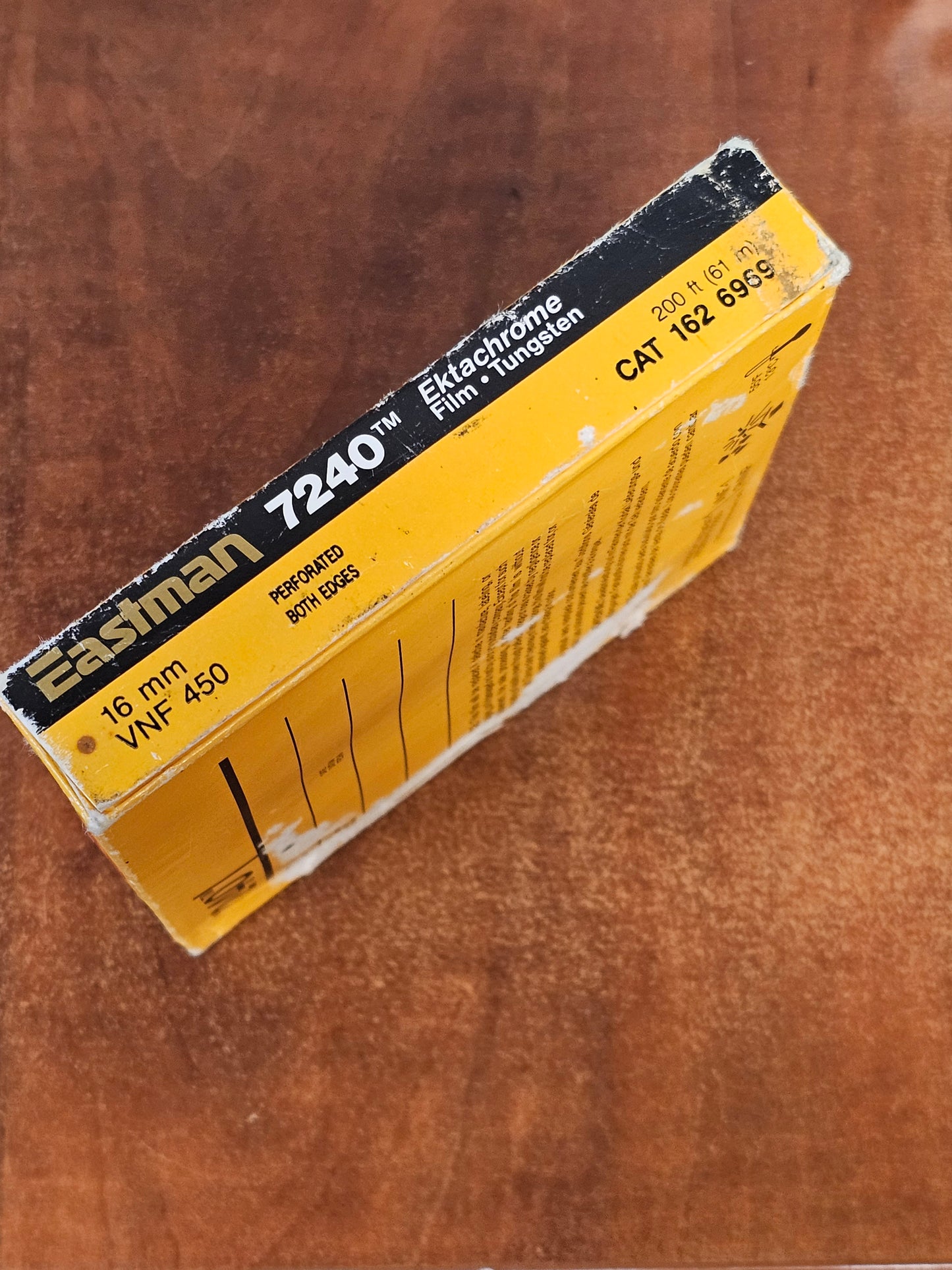 KODAK 7240 Ektachrome 16mm 200' Color Negative Film ( Expired Stock )