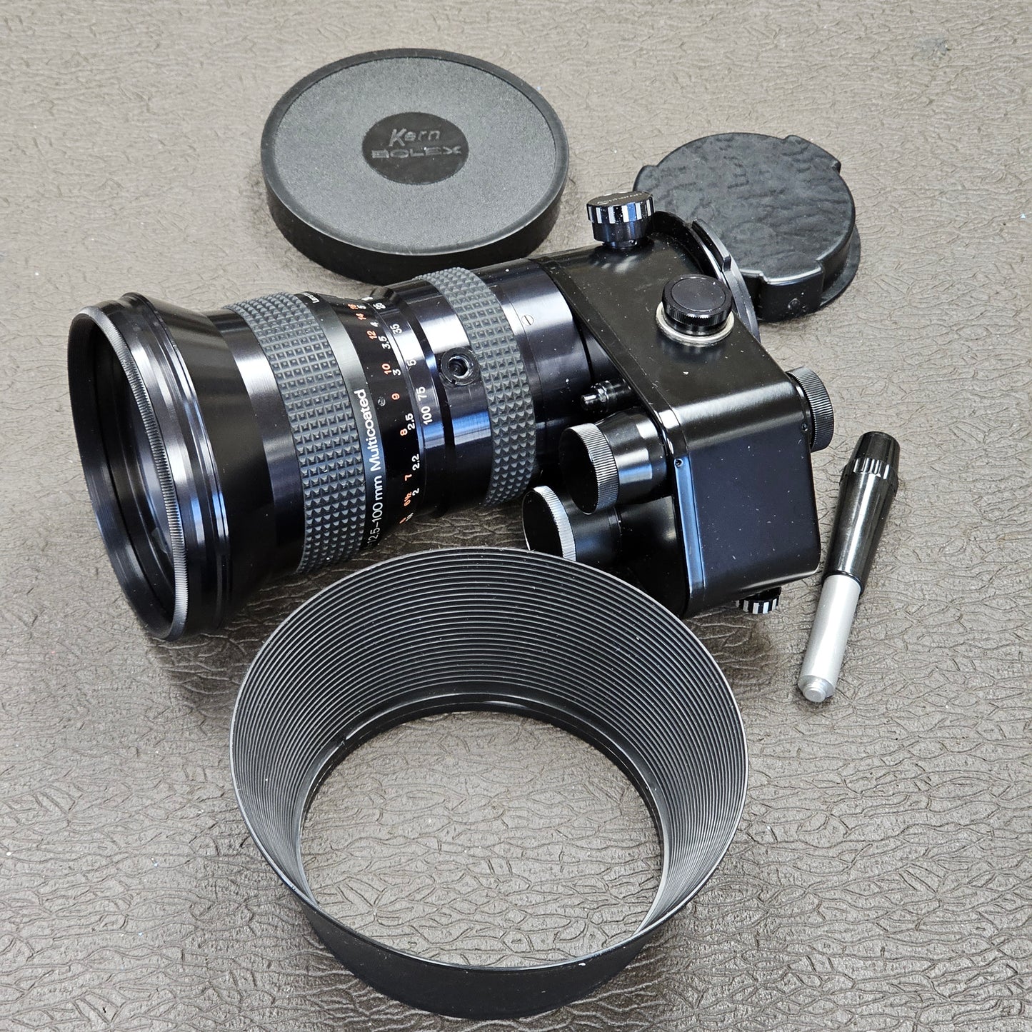 Kern Vario-Switar 100 PTL 12.5mm-100mm t2.5 Multicoated Zoom lens in Bolex Bayonet Mount S# 1120576