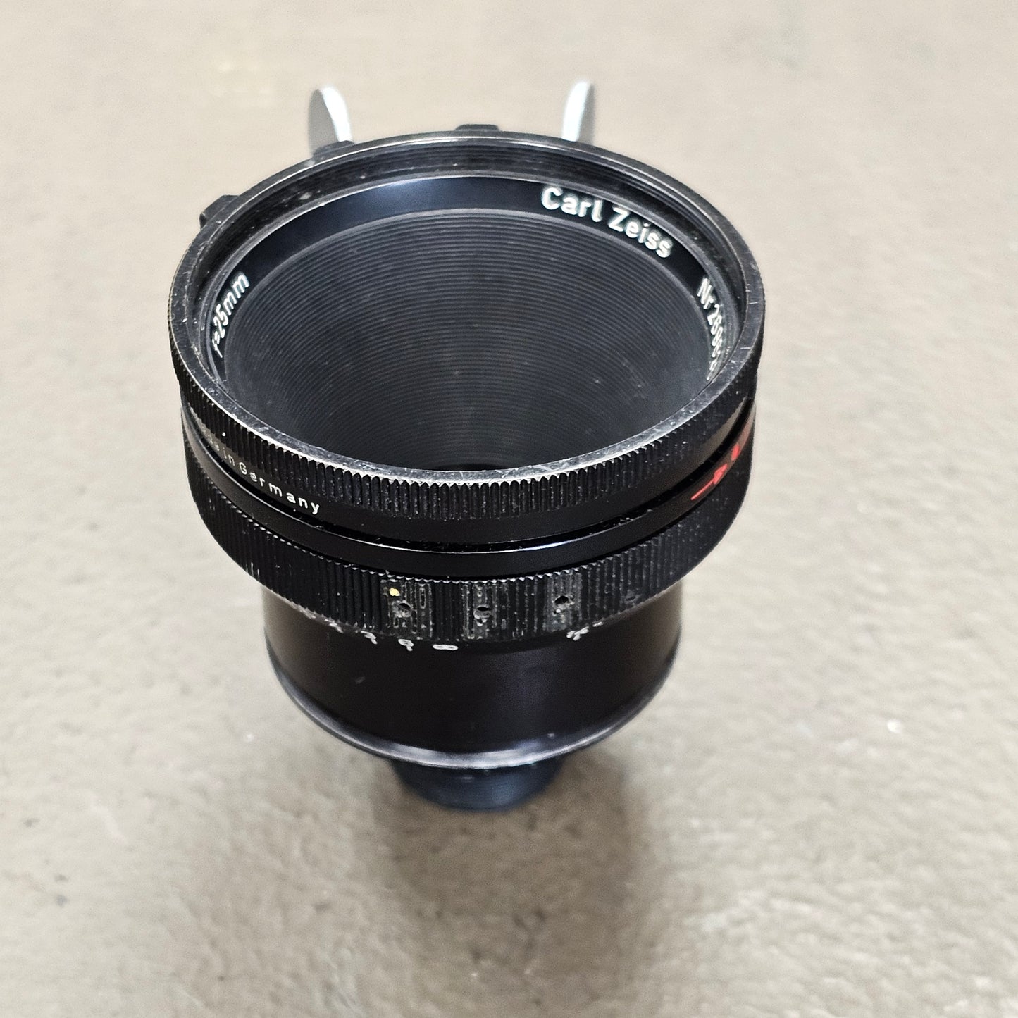 Carl Zeiss Planar 25mm T2.2 Arri Standard Mount Lens S# 2696260