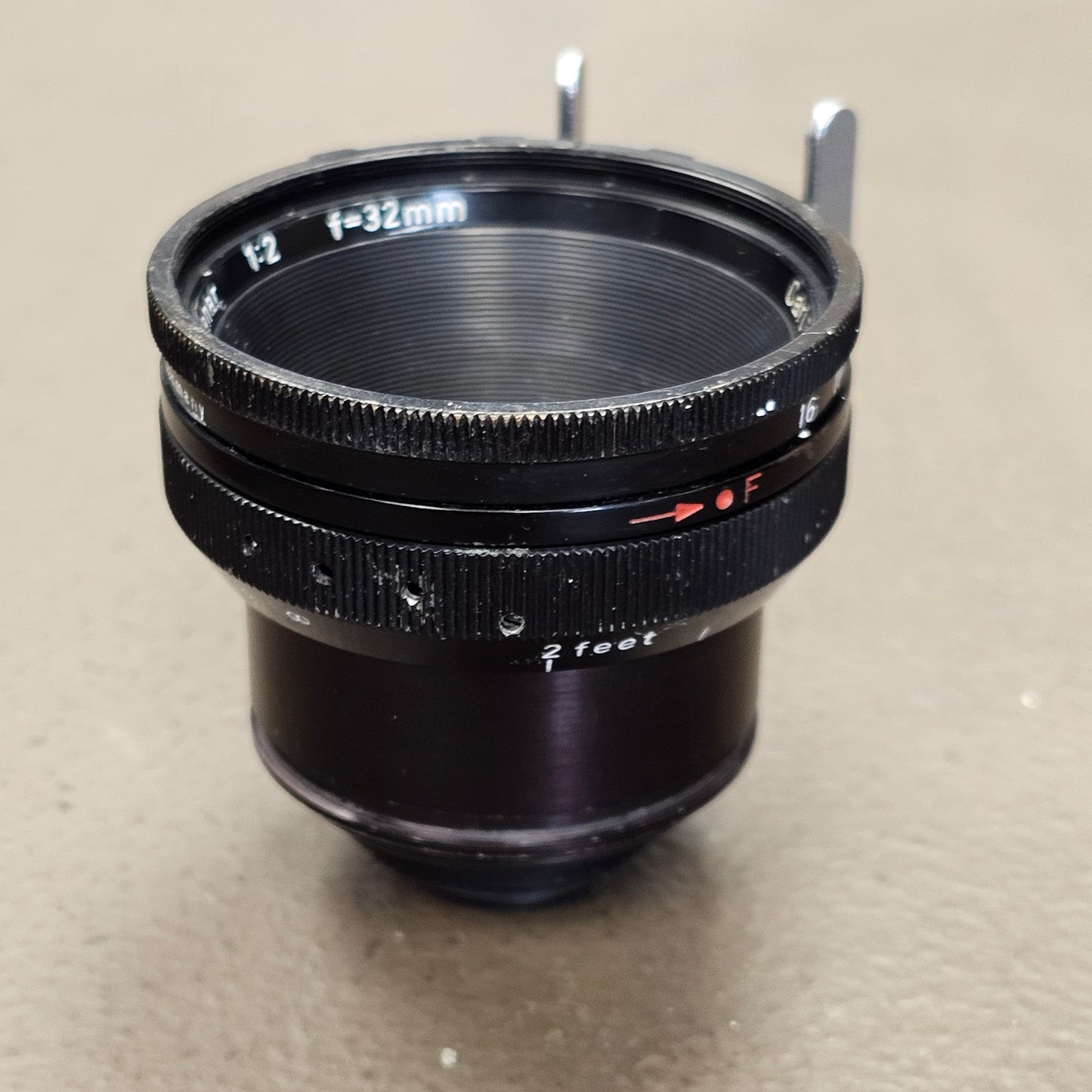 Carl Zeiss Planar 32mm T2.2 Arri Standard Mount Lens S# 3767232