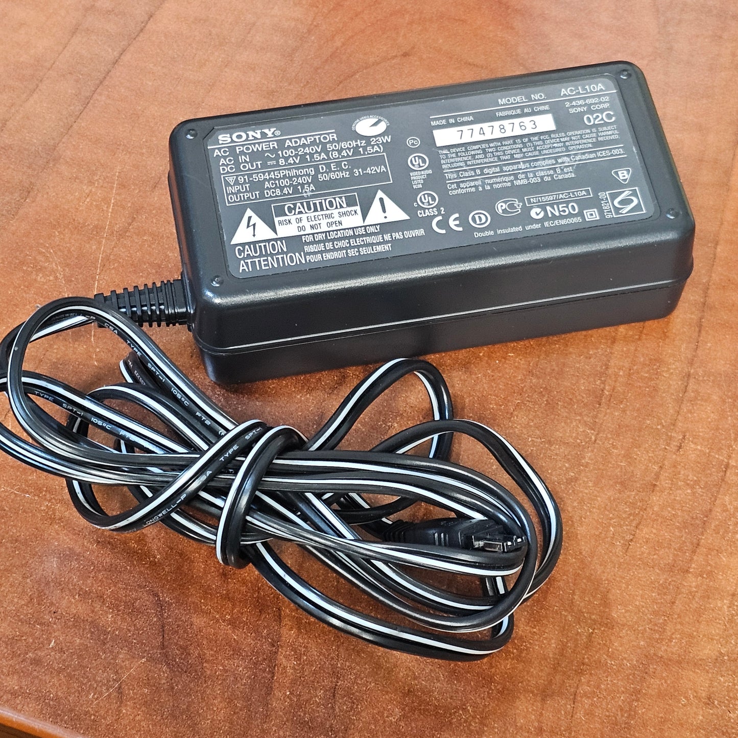 Sony AC Power Adaptor Model AC-L10A with AC Cord