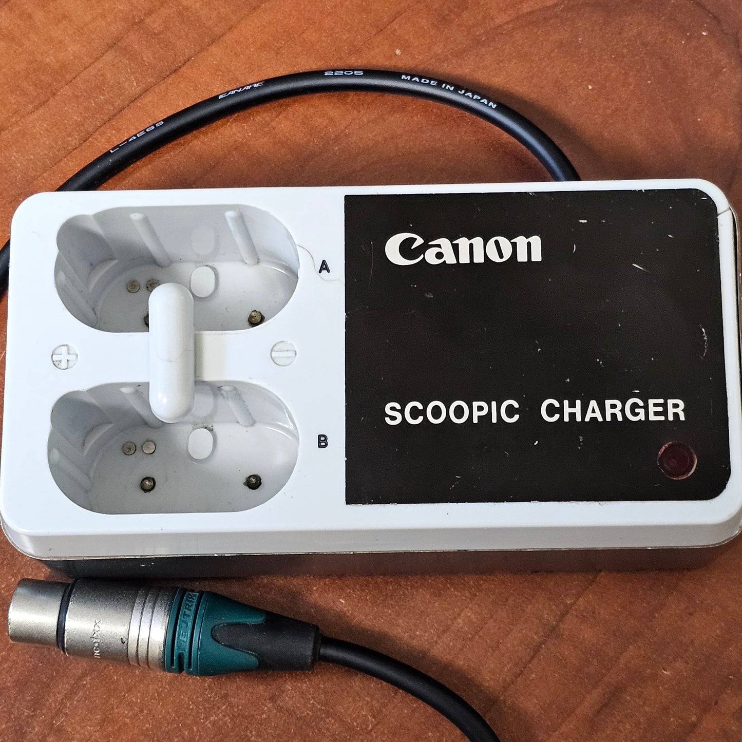 Canon Scoopic Dual battery Charger for Old Style Batteries