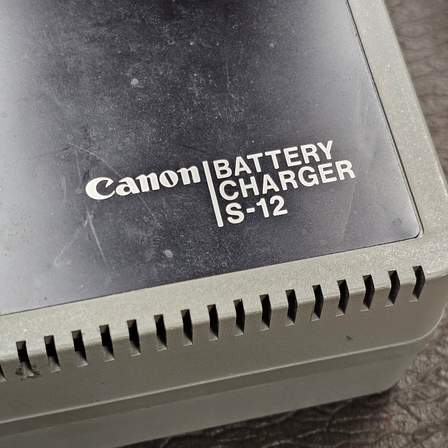 Canon S-12 Dual 12 volt battery charger S# 002858