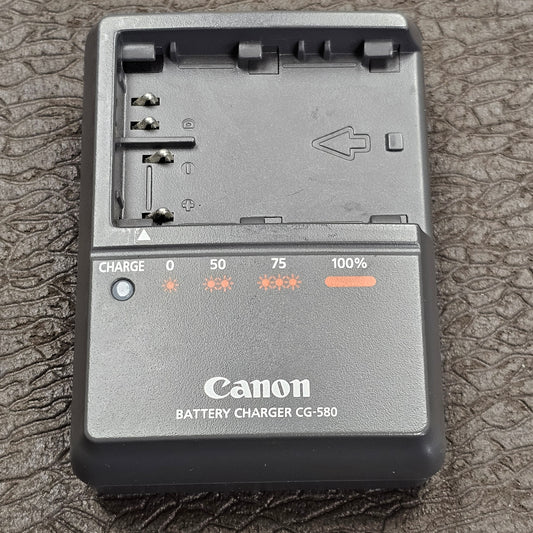 Canon CG-580 Battery Charger S# VA 2028364