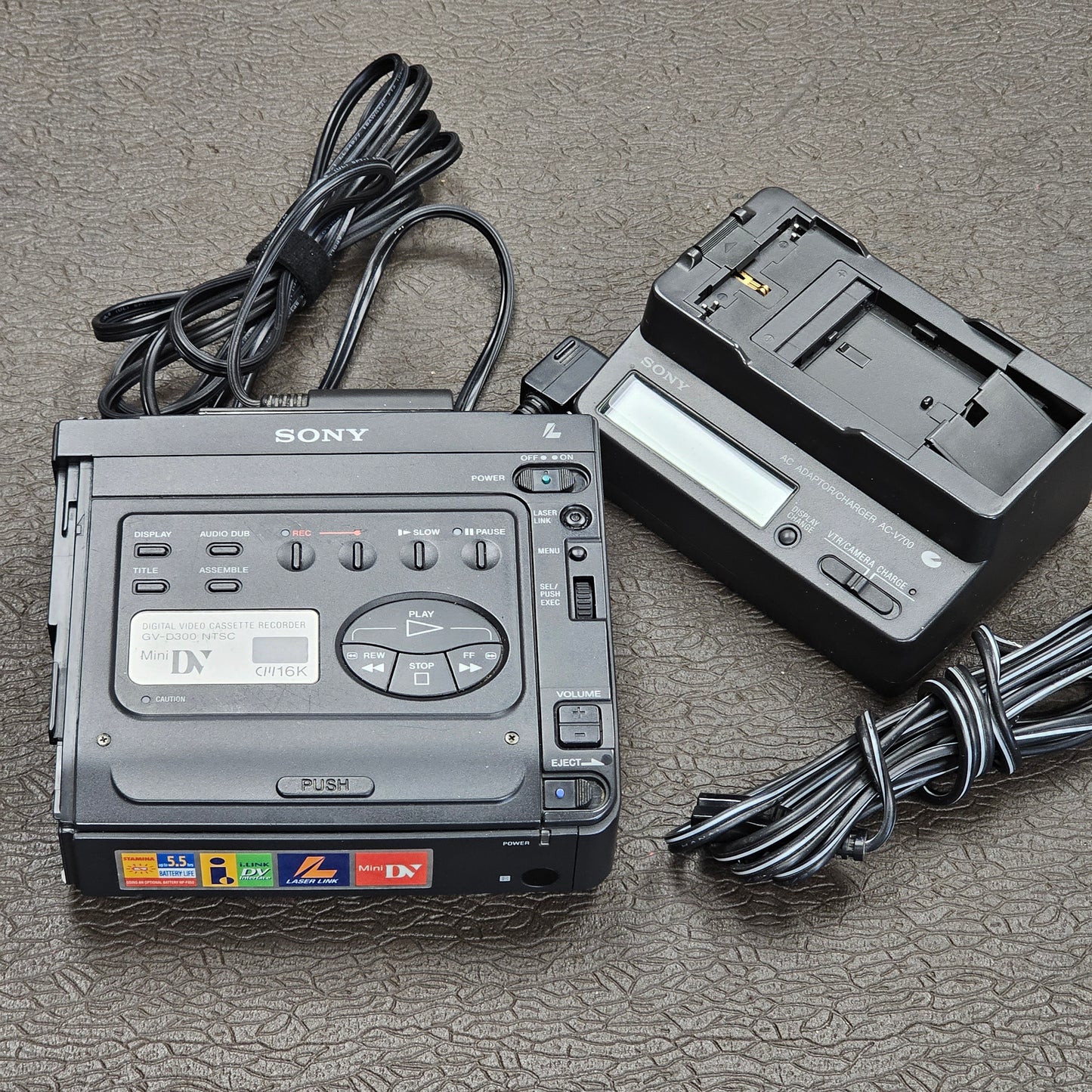 Sony GV-D300 Mini DV Digital Video Cassette Recorder / Player ( NTSC ) S# 17376 with AC-V700 Adaptor/Charger